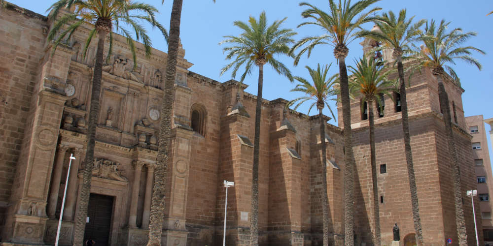 Voorkant van de kathedraal van Almería